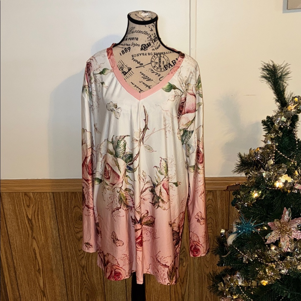 Floral V-Neck Long Sleeve top nwt Sz 1XL